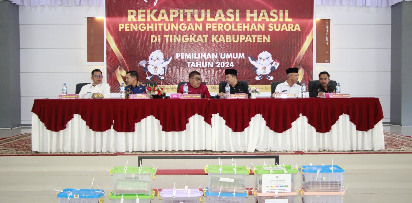 Ketua DPRD Kabupaten Agam, Dr Novi Irwan, menghadiri acara Rapat Pleno Rekapitulasi Hasil Perhitungan Suara pada Pemilihan Umum Tahun 2024 Tingkat Kabupaten Agam