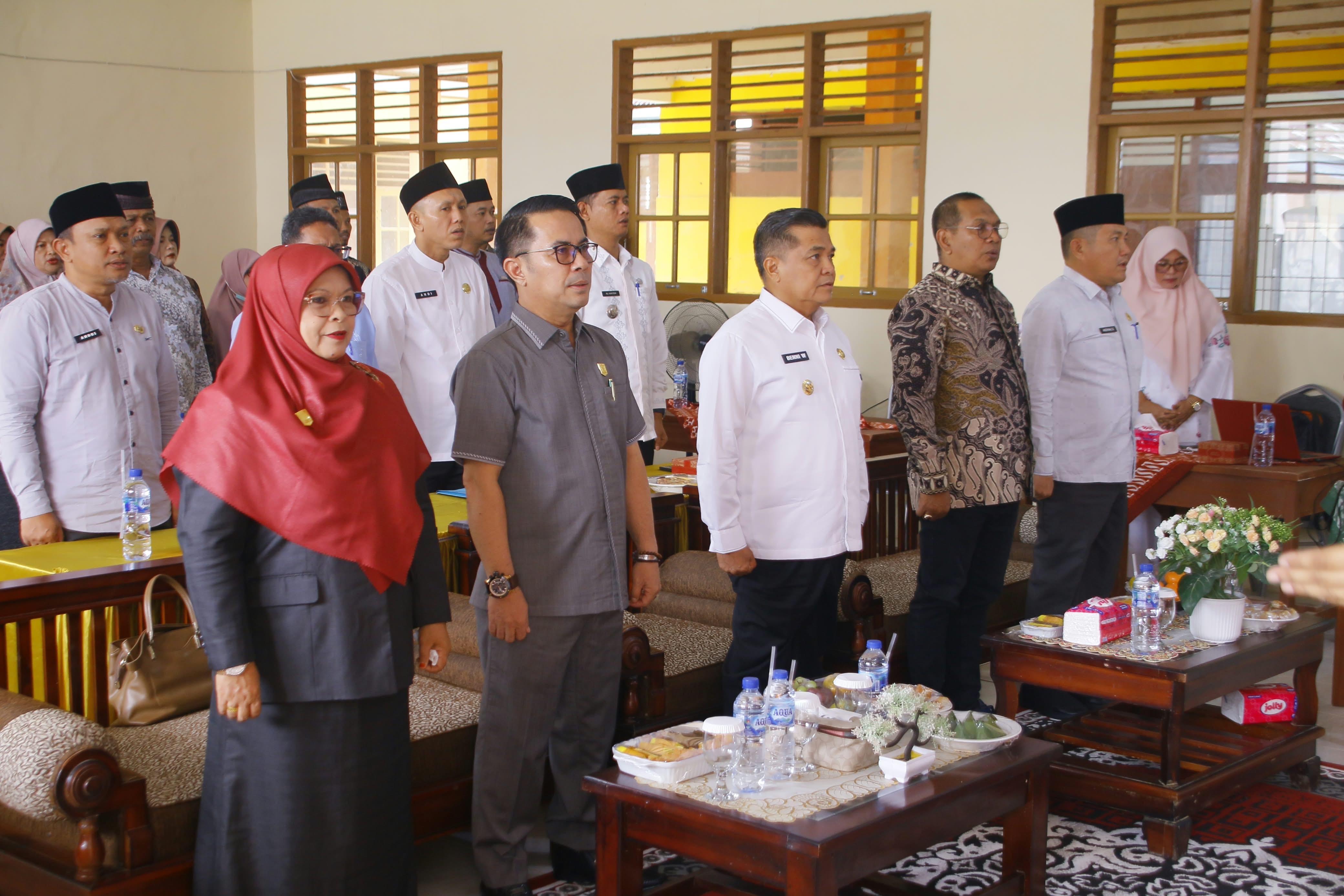 Anggota DPRD Agam Novia Novel dan Suhermi Hadiri Open House Revitalisasi SMPN 2 Tanjung Raya