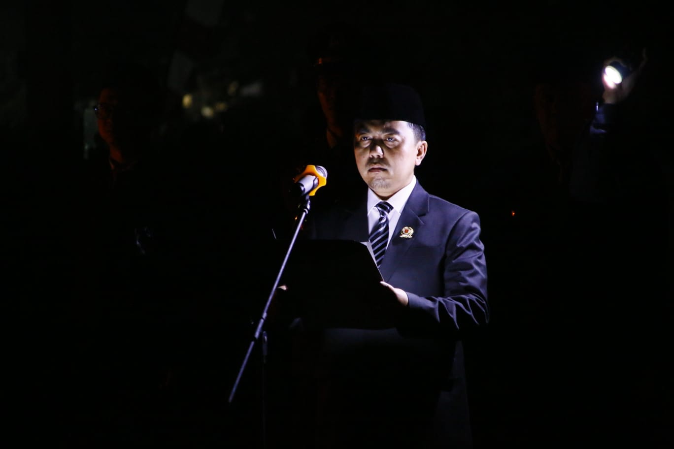 Ketua DPRD Agam Pimpin Apel Kehormatan dan Renungan Suci Dalam Rangka Peringatan HUT ke-81 RI